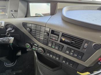 FH 16.650 8x4 / HIAB 105 t/m CRANE / KRAN